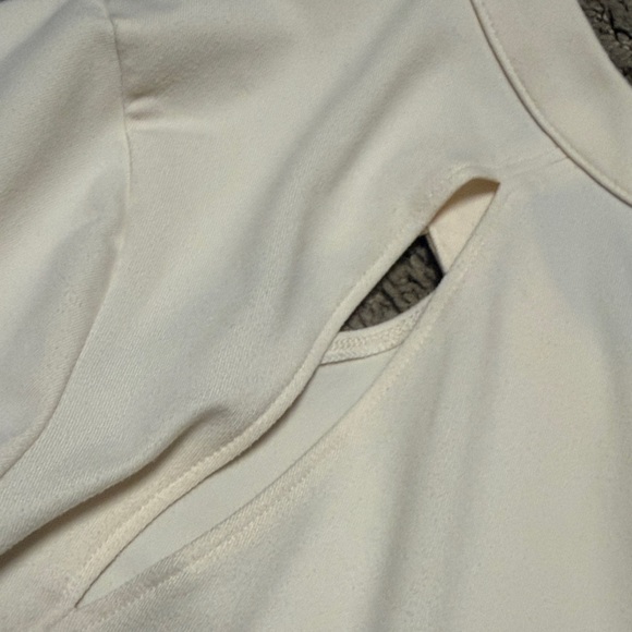 ALO Yoga Women's Off-White Long Sleeve Tee - Picture 5 of 6